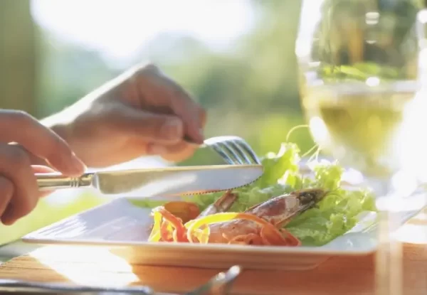 En Pascua los vinos blancos acompañan muy bien a los pescados.