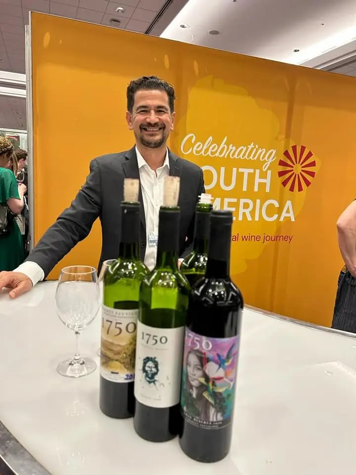 Francisco Roig en un viaje reciente a exponer los vinos 1750 a Canadá.