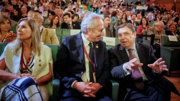El ministro de Agricultura de España y el presidente de la OIV en el acto inaugural