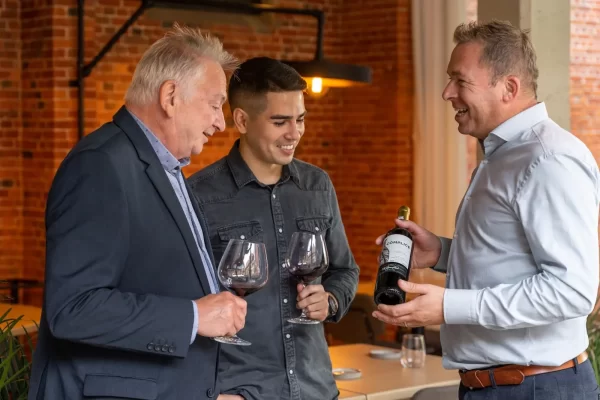 Ivo junto a sus socios disfrutando de los resultados