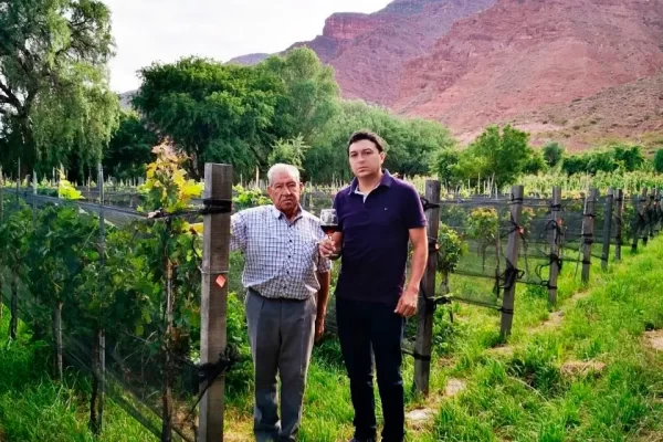 La familia Rivera en sus viñas de la bodega Cepa de Oro