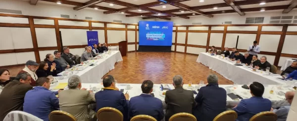 Santa Cruz fue sede del encuentro público privado de lucha contra el contrabando.