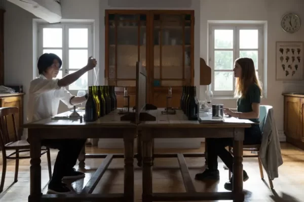 Una serie que no te dejará dormir. Y el vino, como la estrella del poder