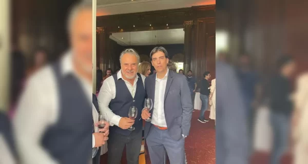 Mauricio Zamora en Buenos Aires en un evento de vinos