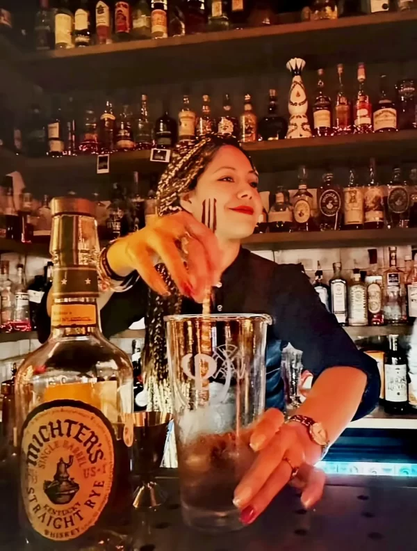 Terry Terrazas, la bartender cruceña que marca un estilo en Barcelona.