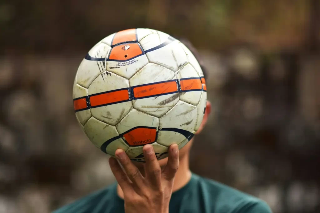 El fútbol vuelve al mundo en Europa y América.