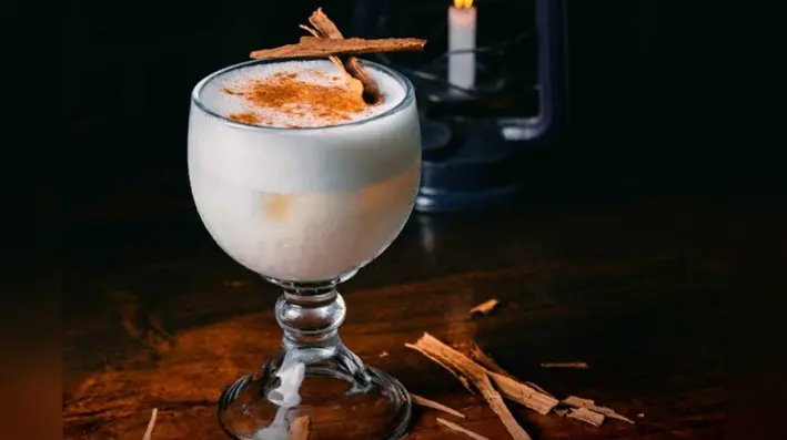 Te recomendamos los cocteles que puedes elaborar con singani para los días de San Juan, como un rico sucumbé.