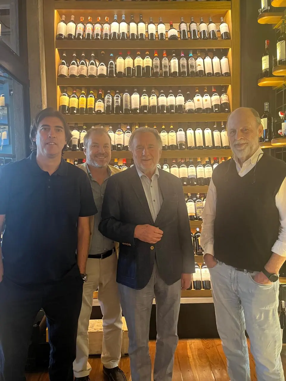 Mariano Fernández visitando Tinto restaurante Santa Cruz.