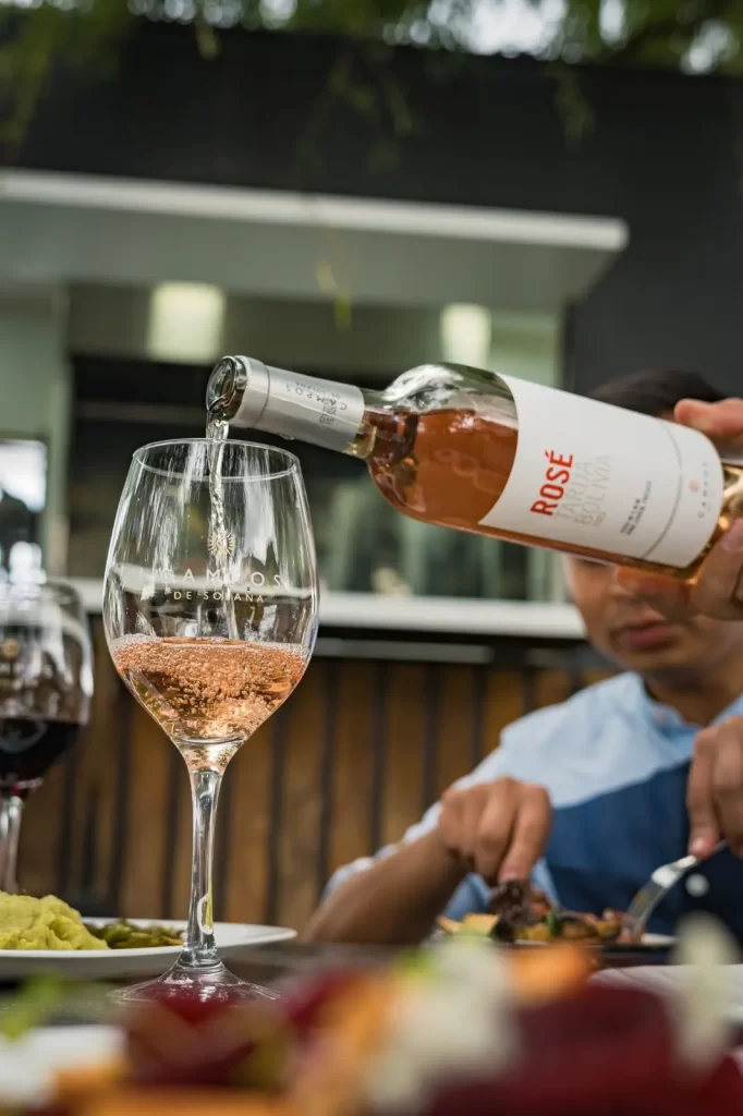 Rosé, ideal para una tarde de pintura y amigas.