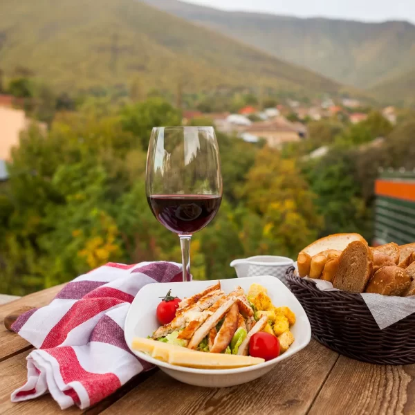 Si bien el turismo de viñedos todavía es una industria naciente en Bolivia, los amantes del vino que busquen experiencias únicas y no abarrotadas se verán ampliamente recompensados.