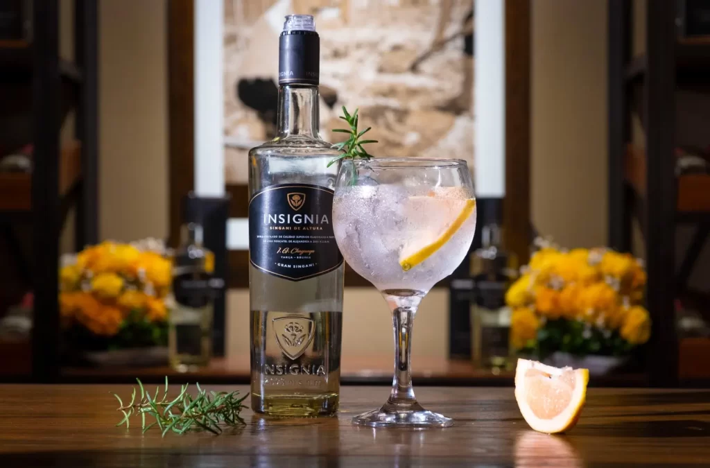 Cada aspecto del proceso está optimizado para preservar los sabores y aromas característicos del singani pero en una versión evolucionada.