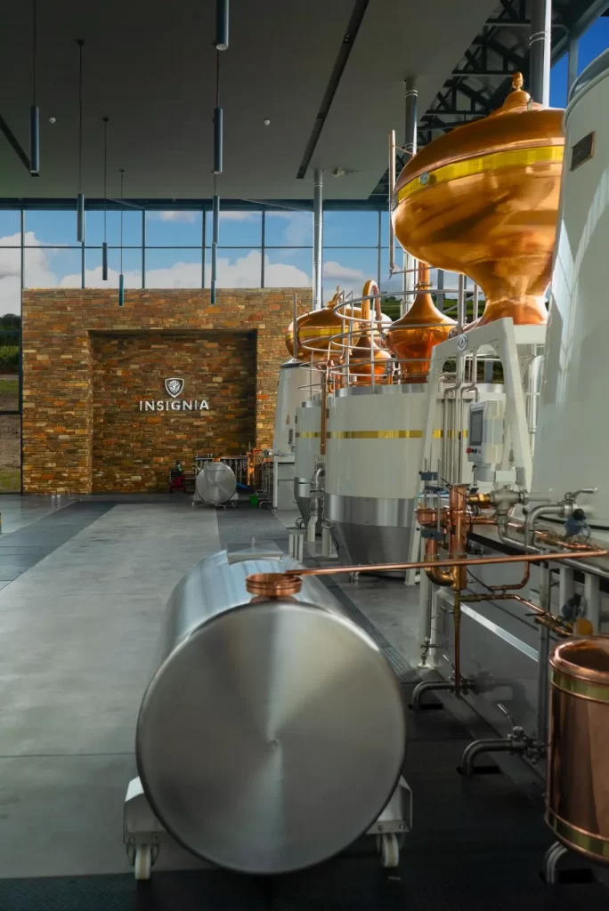 Los equipos franceses emplazados para la producción de Insignia son los mejores del mundo, reconocidos por su excepcional calidad y experiencia en el sector.