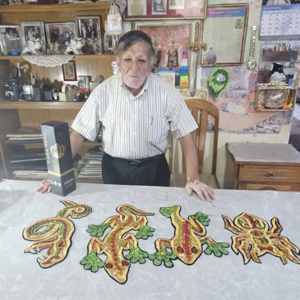 El artesano creador de los diseños.