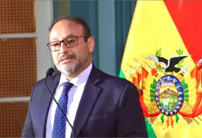 Fernando Galarza tiene una amplia experiencia en el campo de la diplomacia.