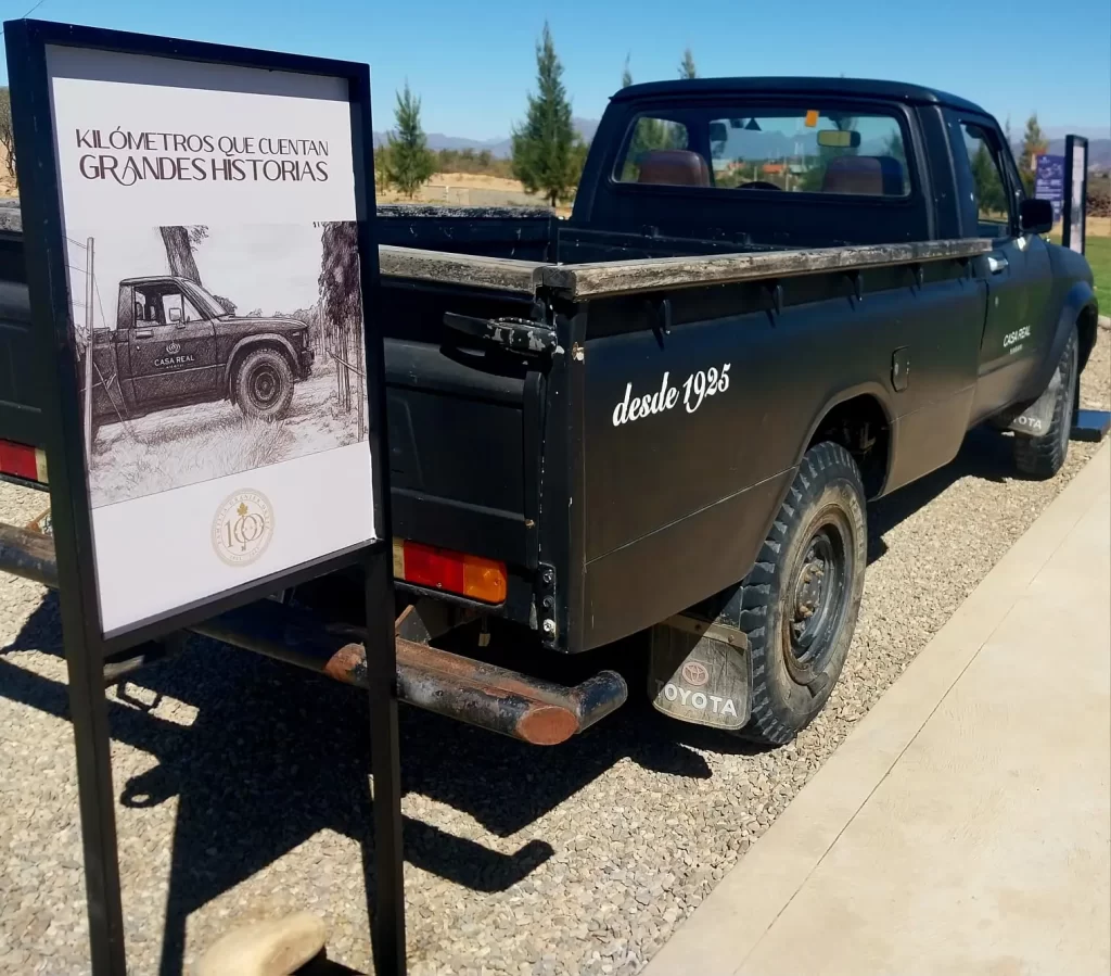 La camioneta Toyota un legado que también cuenta la historia de la uva, vino y singani de Casa Real.