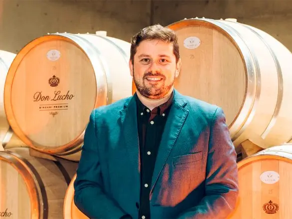 En Casa Real llevamos en el alma el privilegio, y la responsabilidad, de representar al espíritu de Bolivia a través de algo verdaderamente único en el mundo: el singani, afirma Ignacio Rojas del equipo de marketing de la empresa.