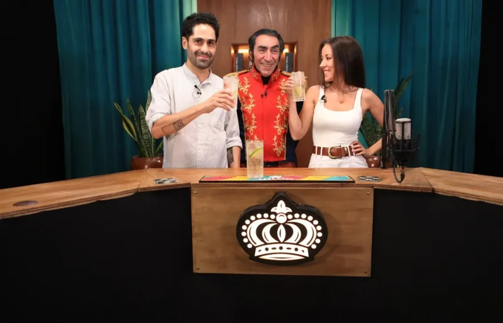 Invitados como el director de la premiada “Utama”, Alejandro Loayza y la directora, productora y actriz tarijeña Andrea Camponovo, con el personaje de Simón Bolívar.
