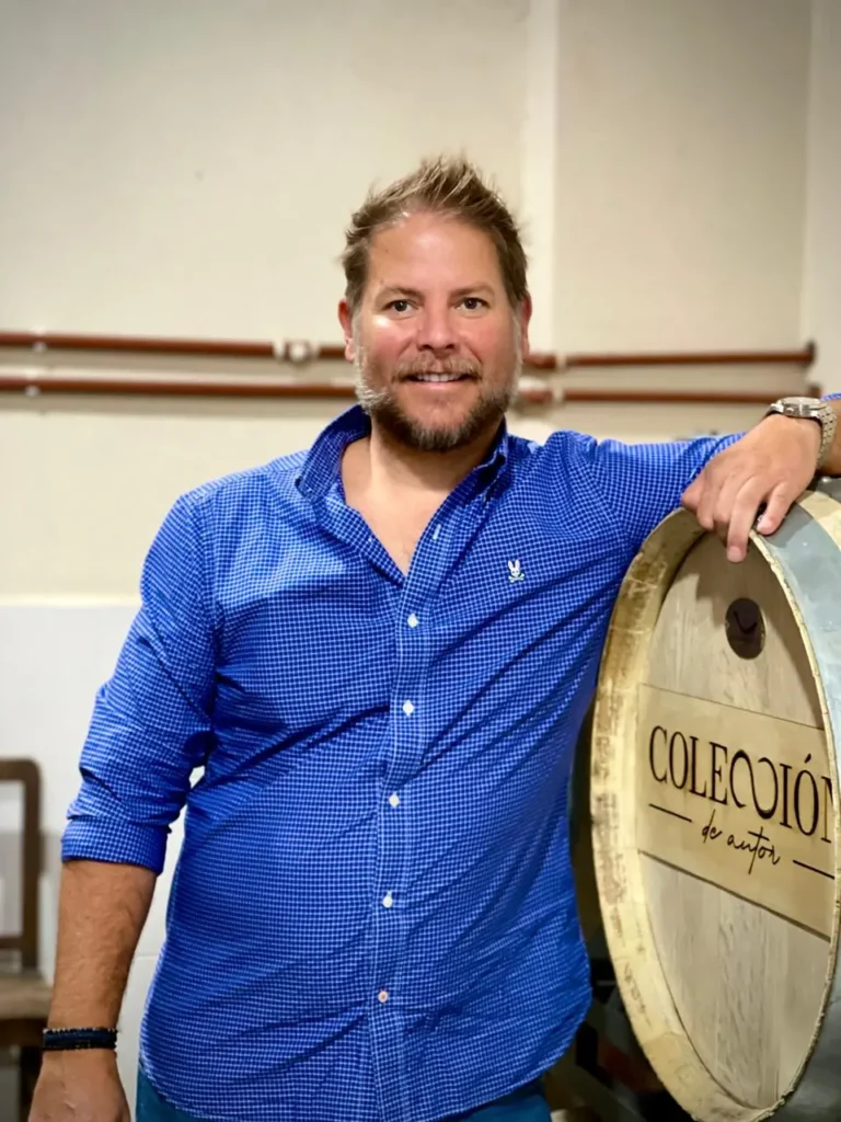 Colección de Autor podría definirlo como un estilo libre, respetando la expresión de la uva y el terroir.