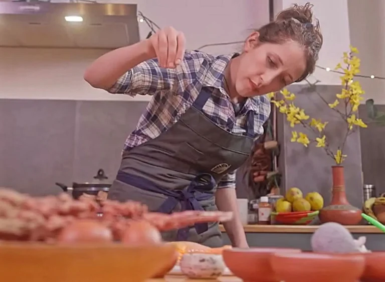 Marsia Taha expresando sus habilidades para elaborar la Picana.