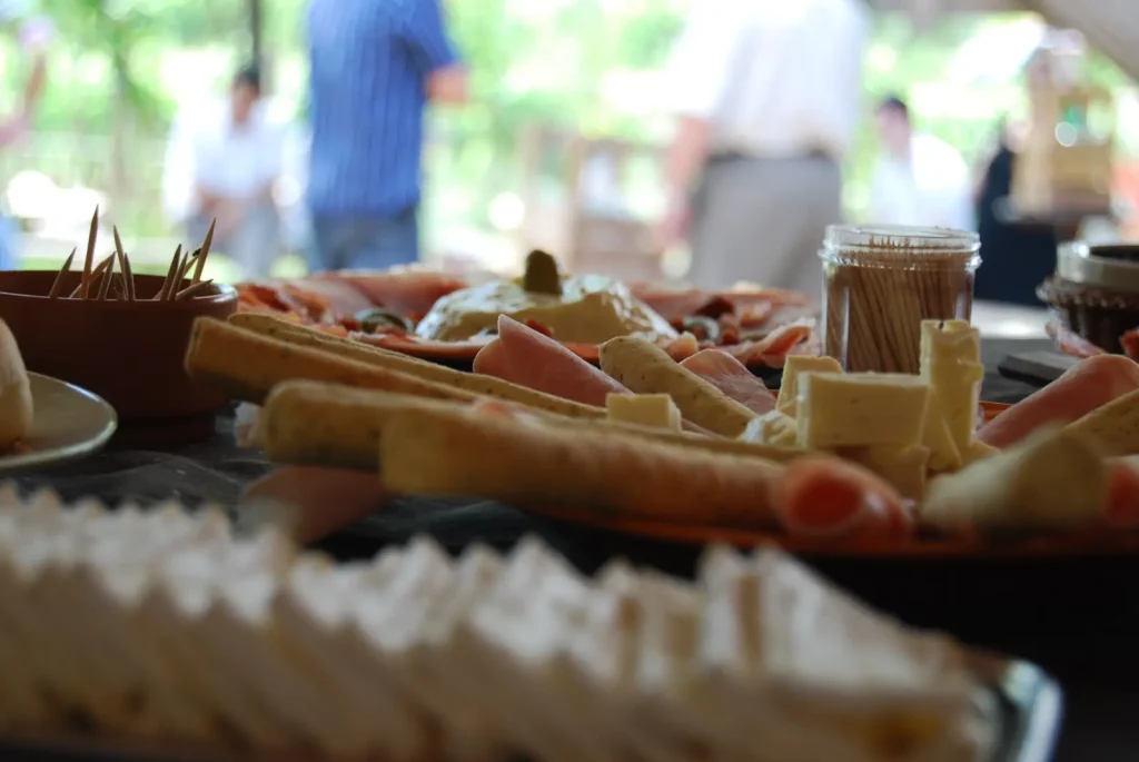 Tarija aporta con su hospitalidad, su cultura y una visión innovadora del turismo.