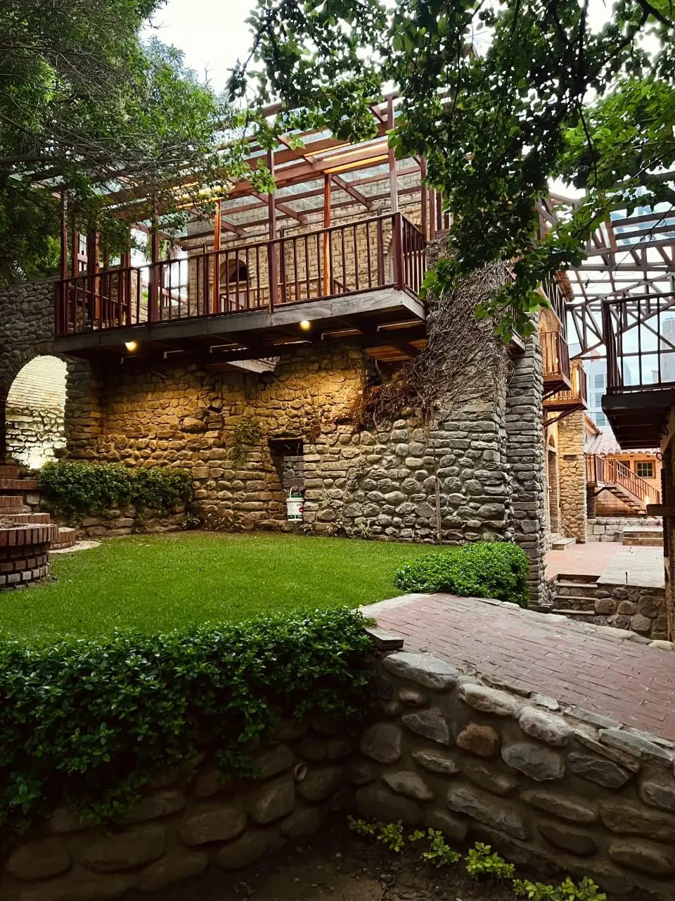 En 2023, los propietarios, decidieron desarrollar un proyecto turístico gastronómico partiendo, primero, en la protección de su infraestructura.