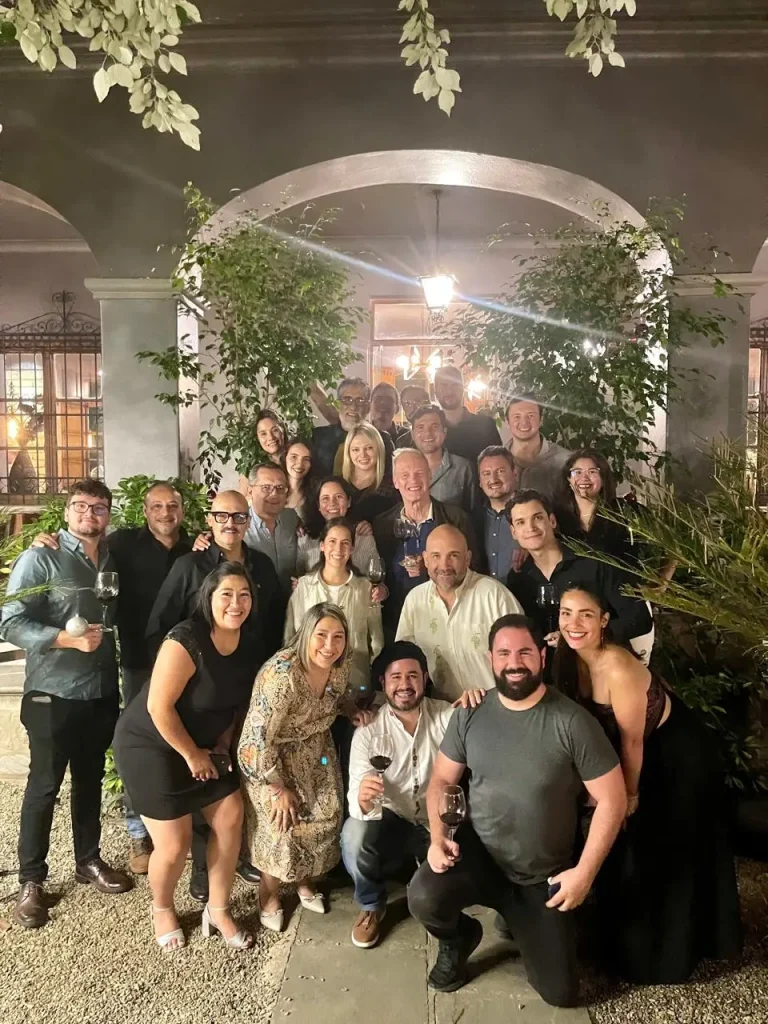 Una cena de confraternización con socios de ANIV en la Casona del Molino.