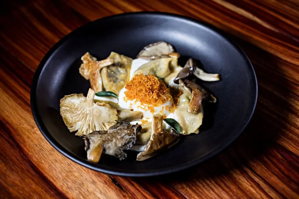 Un plato a la vez, “a fuego lento, pero con fuerza”.