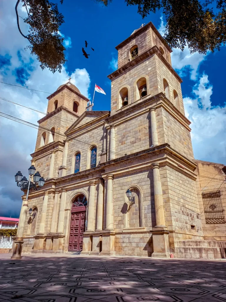 Desde Tarija a Camargo son unas 2 horas y media aproximado de viaje.