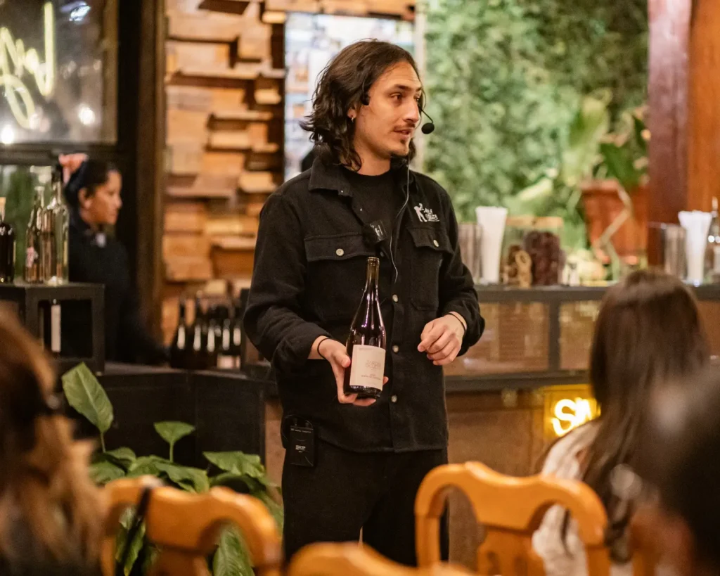 Entiende que el vino no solo se estudia: se interpreta y comunica.