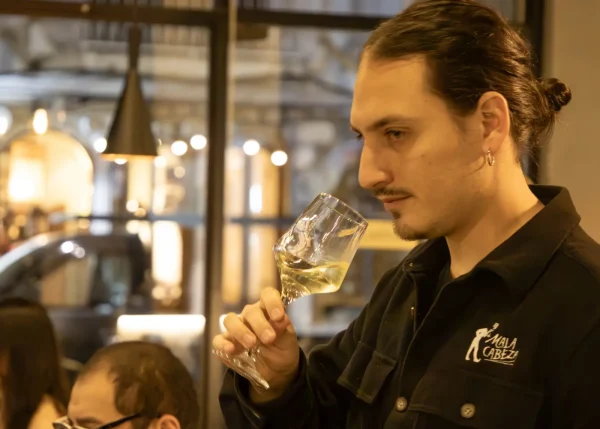 Mauricio se formó como sommelier en la Associazione Italiana Sommelier.