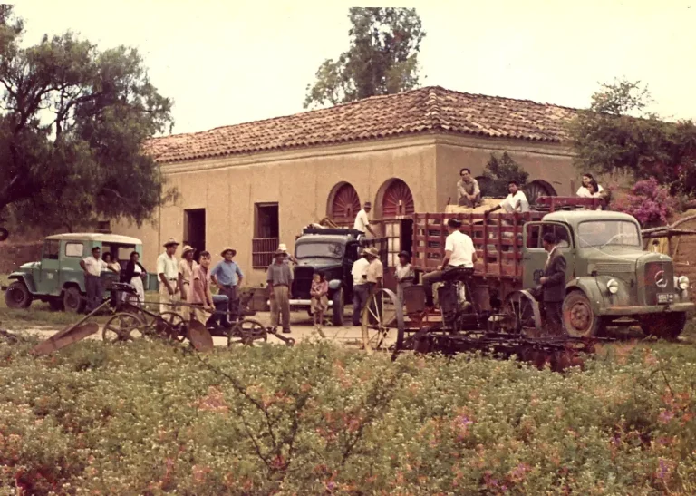 En la década de los 60, don Julio Kohlberg adquiere la hacienda La Cabaña en Santa Ana la Vieja. Comienzan los primeros viñedos