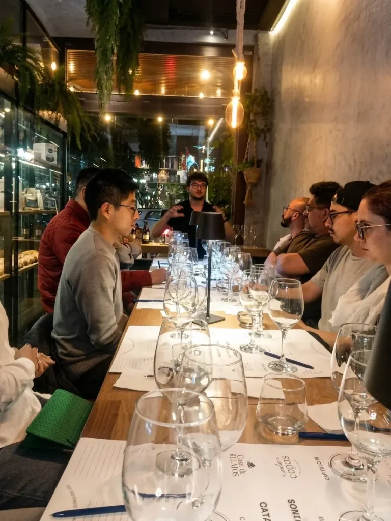 Durante la degustación, los asistentes recorrieron la línea Capítulos, una colección que representa momentos de la historia familiar