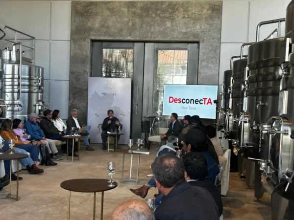 El encuentro con Baracatt fue el segundo de Sobremesa (Ideas que inspiran, conversaciones que se disfrutan), organizado por DesconecTA