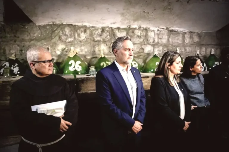 La UCB Tarija presentó el nuevo programa académico dentro de la bodega de piedra del Convento San Francisco
