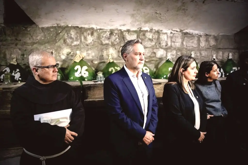 La UCB Tarija presentó el nuevo programa académico dentro de la bodega de piedra del Convento San Francisco