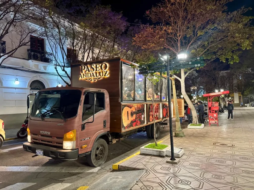 Todos los días saldrá desde las puertas del restaurante El Marqués