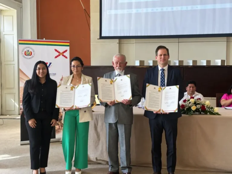 En Sucre, la capital de Bolivia, Lorgio Rivera a nombre de San Pedro recibió el homenaje camaral